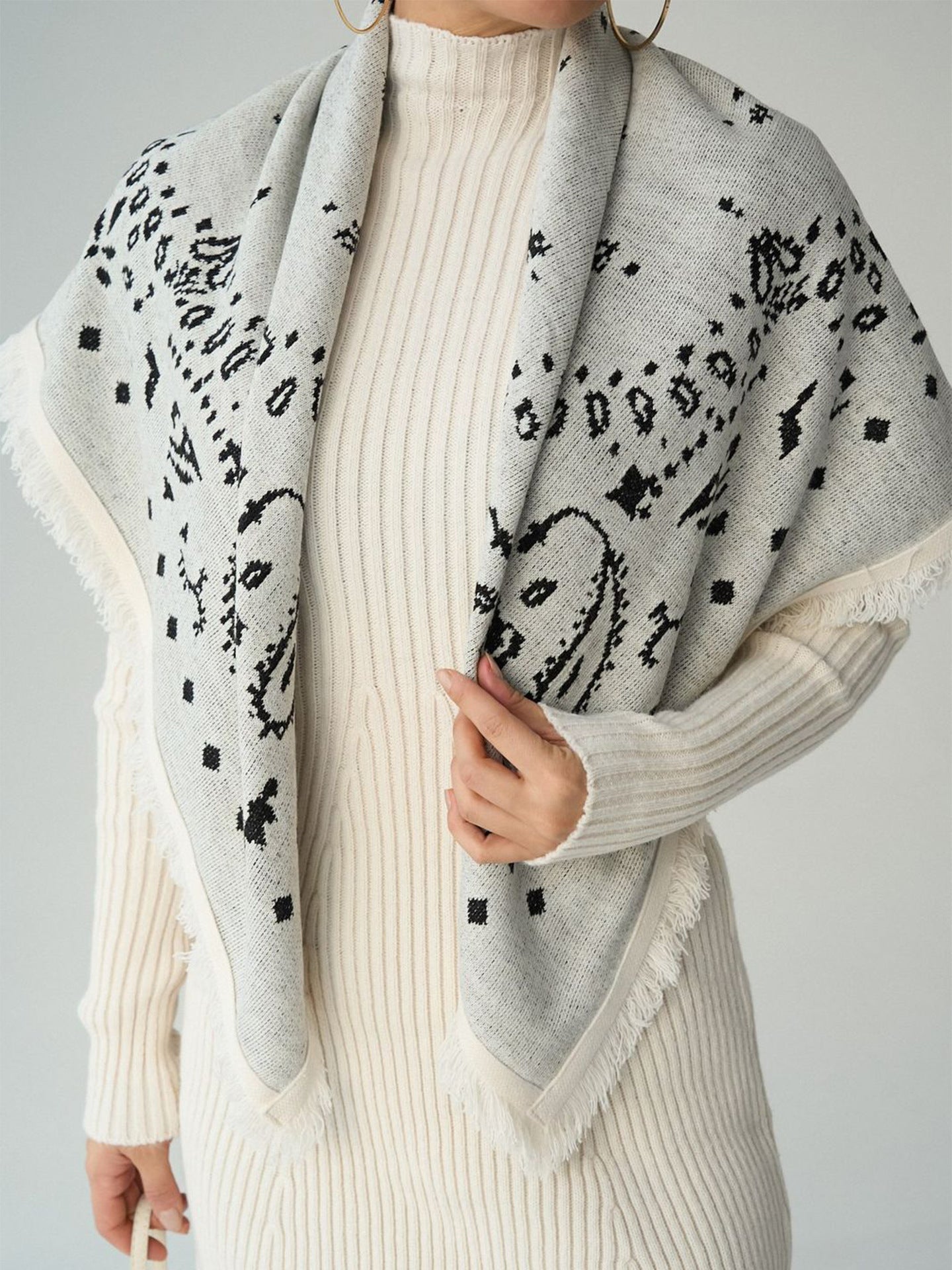 Fashionable Versatile And Elegant Square Scarf - Glownique Beauty